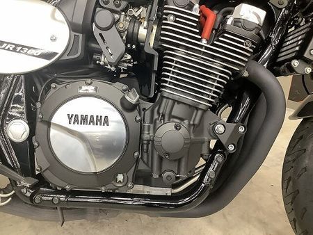 ヤマハ XJR1300C XJR1300C 2015年モデルビキニカウル装備リアフェンダレスカスタムスペアキーあり 17