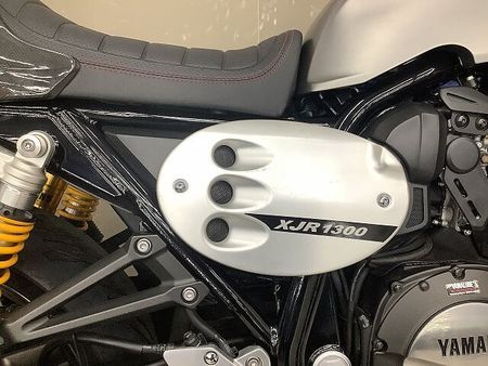 ヤマハ XJR1300C XJR1300C 2015年モデルビキニカウル装備リアフェンダレスカスタムスペアキーあり 18