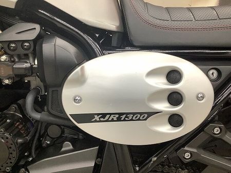ヤマハ XJR1300C XJR1300C 2015年モデルビキニカウル装備リアフェンダレスカスタムスペアキーあり 32