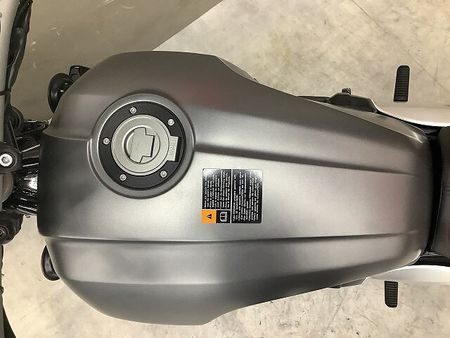 ヤマハ XJR1300C XJR1300C 2015年モデルビキニカウル装備リアフェンダレスカスタムスペアキーあり 5