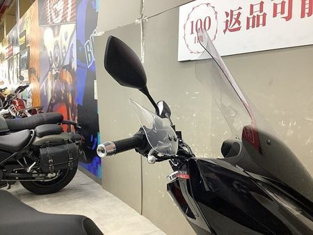 ホンダ PCX125 PCX125 2023年モデルロングスクリーンカスタムリアボックス装備 19