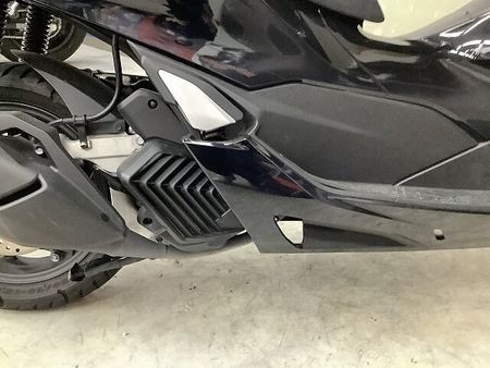ホンダ PCX125 PCX125 2023年モデルロングスクリーンカスタムリアボックス装備 23