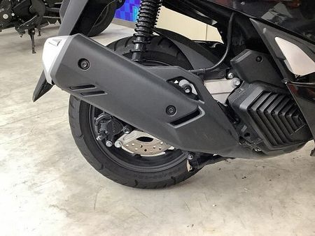 ホンダ PCX125 PCX125 2023年モデルロングスクリーンカスタムリアボックス装備 24