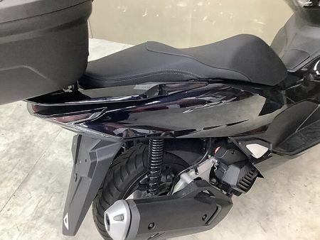 ホンダ PCX125 PCX125 2023年モデルロングスクリーンカスタムリアボックス装備 28