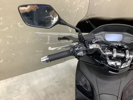 ホンダ PCX125 PCX125 2023年モデルロングスクリーンカスタムリアボックス装備 33