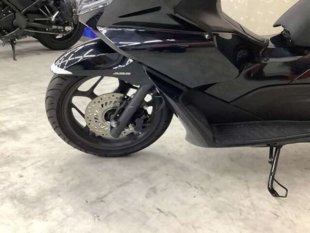 ホンダ PCX125 PCX125 2023年モデルロングスクリーンカスタムリアボックス装備 40