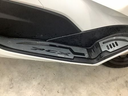 ホンダ PCX125 PCX125 2023年モデルシート、ステップボードカスタムグリップヒーター装備 23