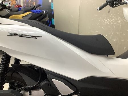 ホンダ PCX125 PCX125 2023年モデルシート、ステップボードカスタムグリップヒーター装備 26