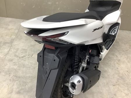 ホンダ PCX125 PCX125 2023年モデルシート、ステップボードカスタムグリップヒーター装備 32