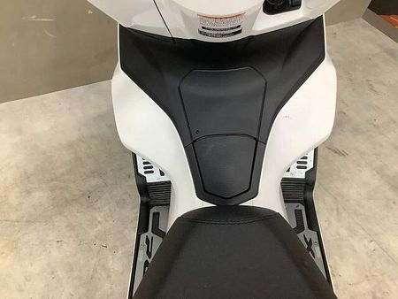 ホンダ PCX125 PCX125 2023年モデルシート、ステップボードカスタムグリップヒーター装備 39