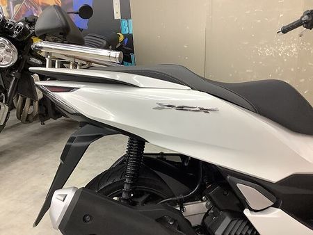 ホンダ PCX125 PCX125 2021年モデルスマホホルダー装備バックレストカスタム 11