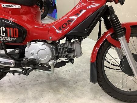 ホンダ クロスカブ110 クロスカブ110 2018年モデルレバーカスタムリアキャリア装備スペアキーあり 17