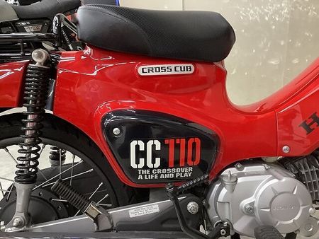 ホンダ クロスカブ110 クロスカブ110 2018年モデルレバーカスタムリアキャリア装備スペアキーあり 24