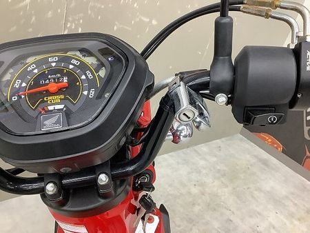 ホンダ クロスカブ110 クロスカブ110 2018年モデルレバーカスタムリアキャリア装備スペアキーあり 35