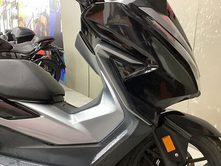 ホンダ フォルツァ(MF06) フォルツァ 2018年モデル!!リアキャリア、マルチバー装備!!ステップボードカスタム!! 19
