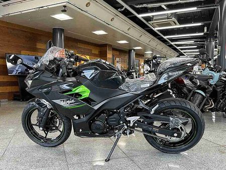カワサキ ニンジャ 250 【新車在庫あり】即納可能です! Ninja250 4