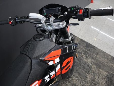 アプリリア RX125 【新車在庫あり】即納可能です! RX125 6