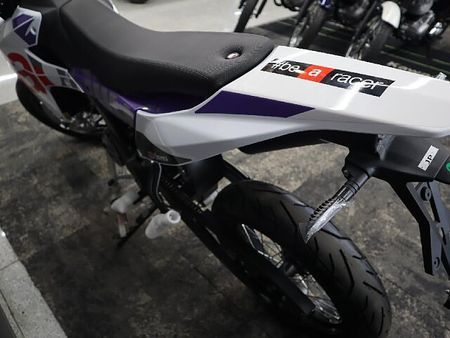 アプリリア SX125 【新車在庫あり】即納可能です! SX125 12