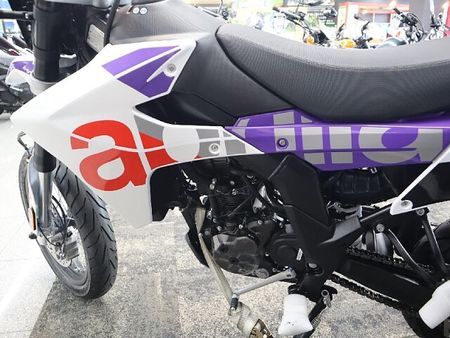 アプリリア SX125 【新車在庫あり】即納可能です! SX125 14
