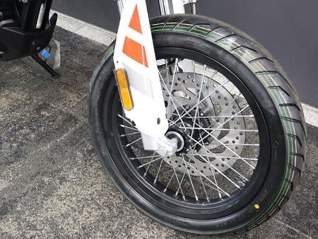 アプリリア SX125 【新車在庫あり】即納可能です! SX125 4