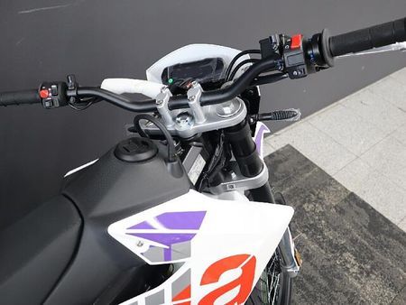 アプリリア SX125 【新車在庫あり】即納可能です! SX125 6