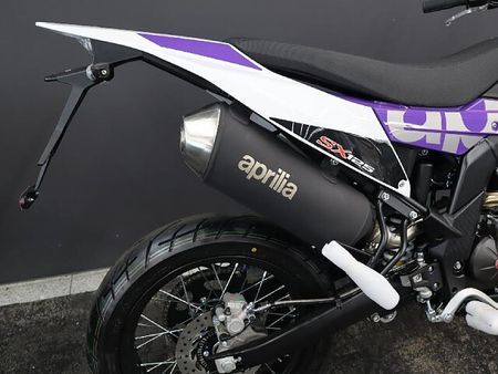 アプリリア SX125 【新車在庫あり】即納可能です! SX125 9
