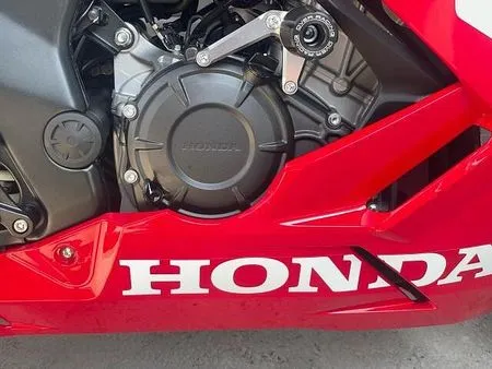 ホンダ CBR250RR (MC51) OVERRacingの開発や広報として使用していた車両です。 13