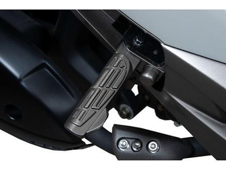 キムコ X-TOWN CT125 フルフラットフロア採用で、大きな荷物も安心して運べます 12