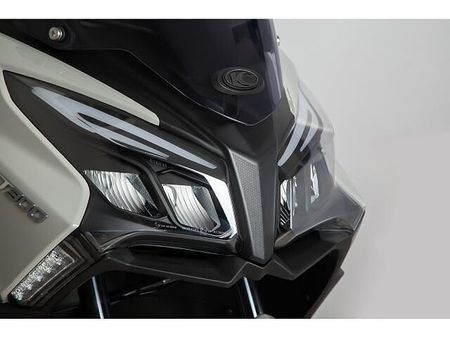 キムコ X-TOWN CT125 フルフラットフロア採用で、大きな荷物も安心して運べます 14