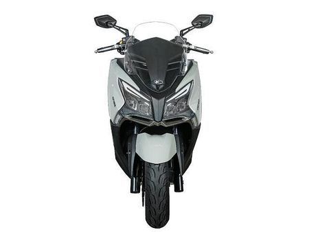キムコ X-TOWN CT125 フルフラットフロア採用で、大きな荷物も安心して運べます 17