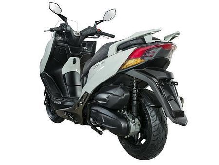 キムコ X-TOWN CT125 フルフラットフロア採用で、大きな荷物も安心して運べます 5