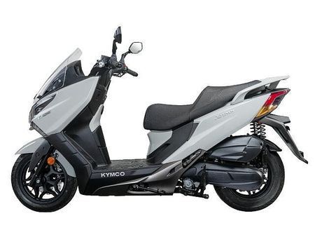 キムコ X-TOWN CT125 フルフラットフロア採用で、大きな荷物も安心して運べます 7
