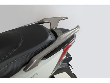キムコ X-TOWN CT125 フルフラットフロア採用で、大きな荷物も安心して運べます 8