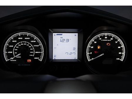 キムコ X-TOWN CT125 フルフラットフロア採用で、大きな荷物も安心して運べます 10