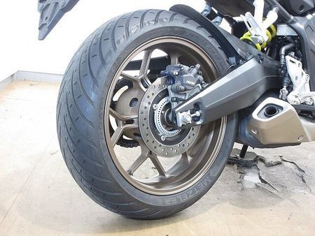 ホンダ CB650R ●CB650R/ABS/ETC標準装備/大型エンジンガード装備/USB電源1ポート装備 13