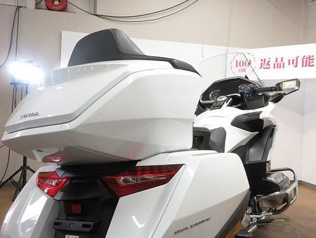 ホンダ ゴールドウイング GL1800 (GOLDWING Tour )/SC79型/ABS&USB装備/エンジンガ 13