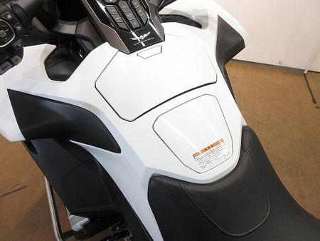 ホンダ ゴールドウイング GL1800 (GOLDWING Tour )/SC79型/ABS&USB装備/エンジンガ 19