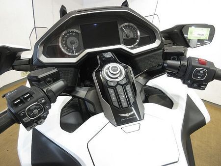 ホンダ ゴールドウイング GL1800 (GOLDWING Tour )/SC79型/ABS&USB装備/エンジンガ 20