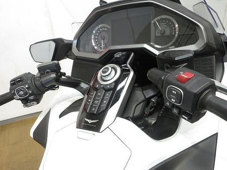 ホンダ ゴールドウイング GL1800 (GOLDWING Tour )/SC79型/ABS&USB装備/エンジンガ 25
