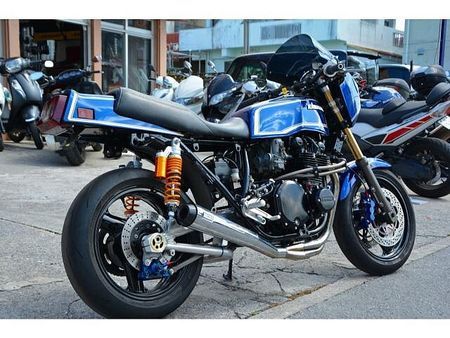 カワサキ Z1000 (水冷) 足回りから吸排気まで、カスタムされたMk2仕様。初回車検は3年です! 3