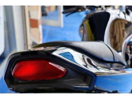 スズキ GSF1200 トルクフルな油冷マシンを存分に走らせる、ヘビーなカスタム車です。 26