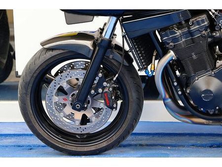 スズキ GSF1200 トルクフルな油冷マシンを存分に走らせる、ヘビーなカスタム車です。 29
