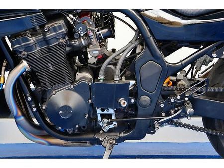 スズキ GSF1200 トルクフルな油冷マシンを存分に走らせる、ヘビーなカスタム車です。 30