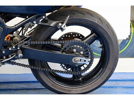 スズキ GSF1200 トルクフルな油冷マシンを存分に走らせる、ヘビーなカスタム車です。 32
