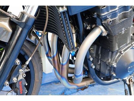 スズキ GSF1200 トルクフルな油冷マシンを存分に走らせる、ヘビーなカスタム車です。 38