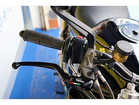 スズキ GSF1200 トルクフルな油冷マシンを存分に走らせる、ヘビーなカスタム車です。 52