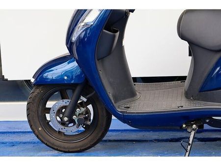 スズキ アドレス125 他社にないクラシカルデザインで人気の現行アドレス。走行距離少ない中古車です! 15