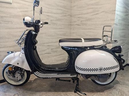 AJS Modena 125 店頭現車無し、要取り寄せ車両。レトロでおしゃれなスクーター! 2