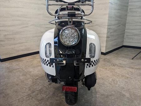 AJS Modena 125 店頭現車無し、要取り寄せ車両。レトロでおしゃれなスクーター! 4