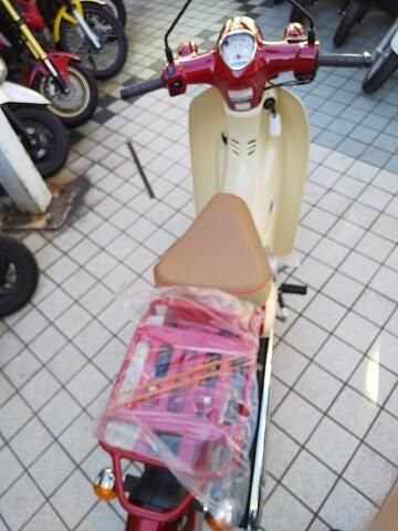 ホンダ スーパーカブ110 HELLO KITTY 受注分無くなり次第終了となります。 11